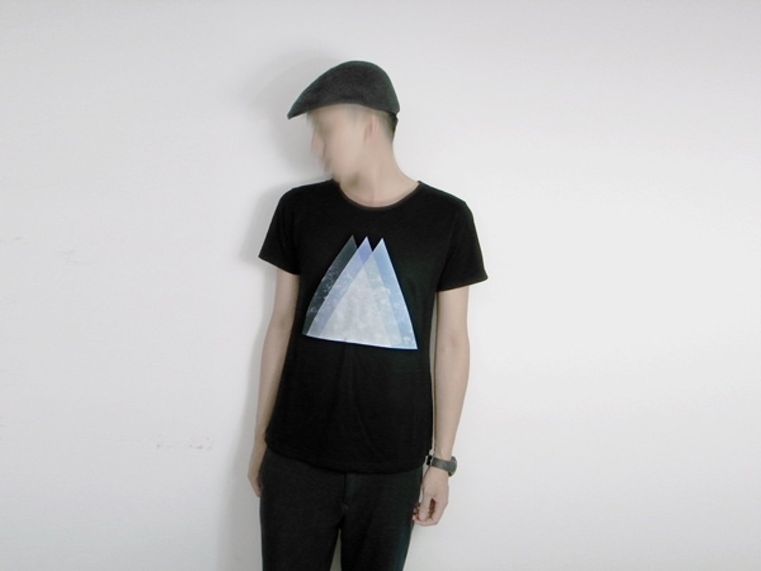 I . A . N Design  三角空间 黑色有机棉短袖T Organic Cotton - 男装上衣/T 恤 - 棉 黑色