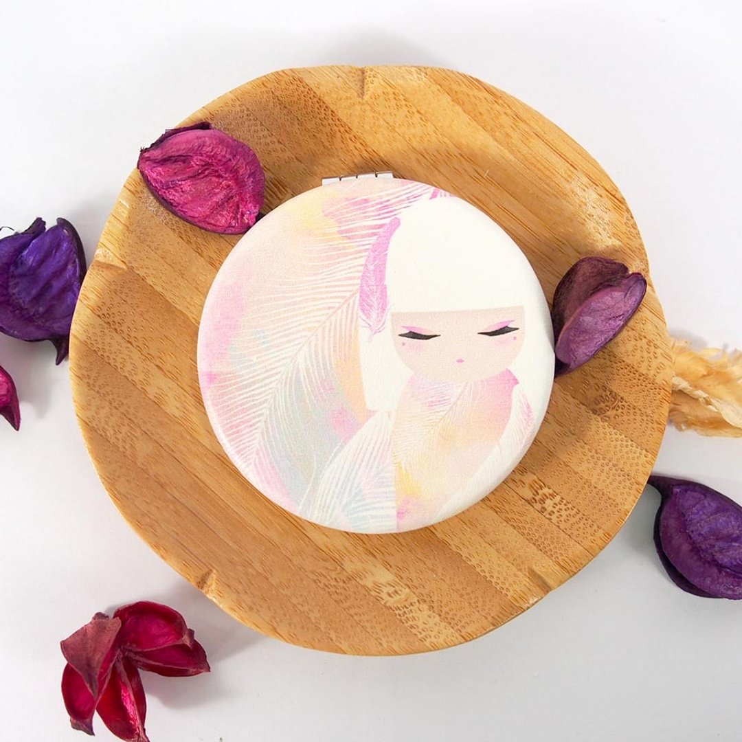 随身镜-Mizuyo 魅力活现【Kimmidoll 随身镜】 - 彩妆刷具/镜子/梳子 - 其他材质 粉红色