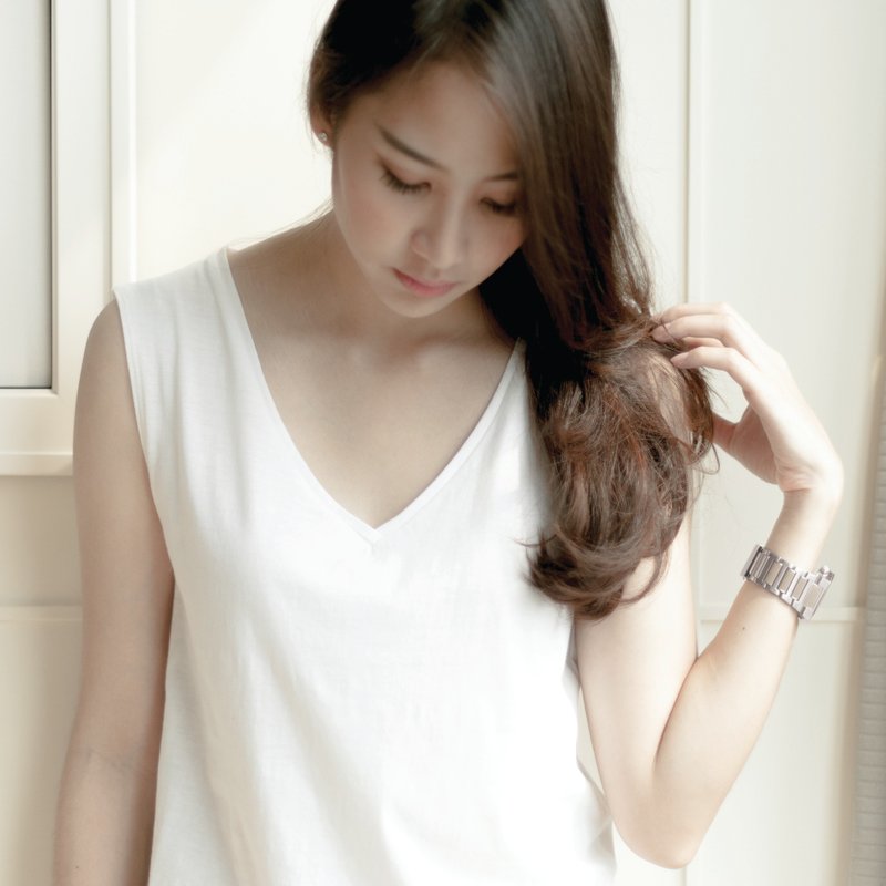 Sleeveless V Neck - 女装背心 - 其他材质 多色