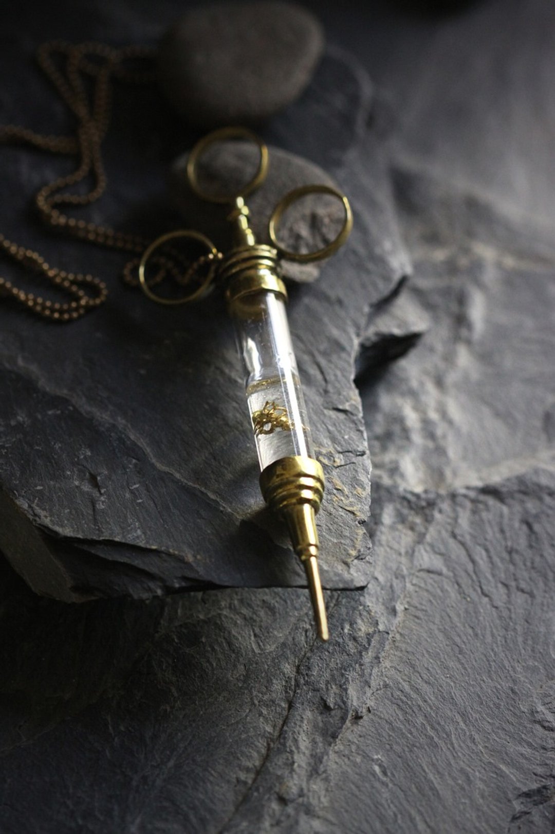 Syringe with Small Ant Necklace by Defy. - 项链 - 其他金属 