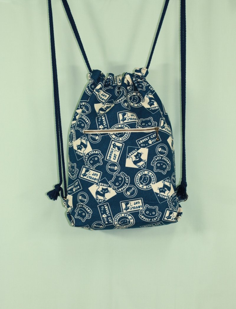 躲在图章里的猫咪束口后背包 - 束口袋双肩包 - 棉．麻 多色
