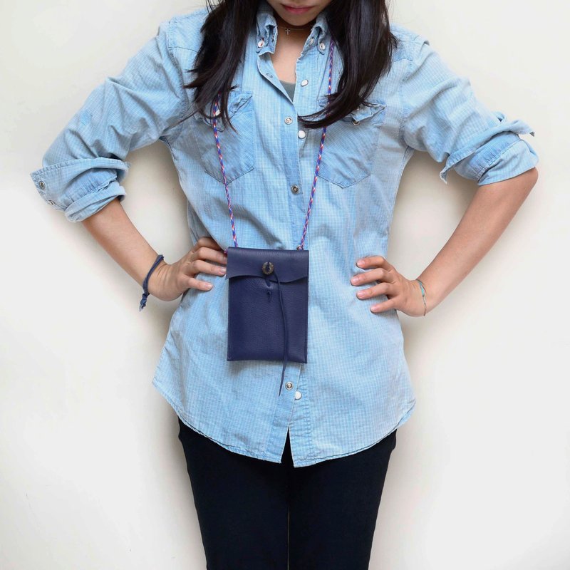 【海神的耳朵】牛皮手机袋 皮革手机包 挂颈式  IPHONE - 手机壳/手机套 - 真皮 蓝色