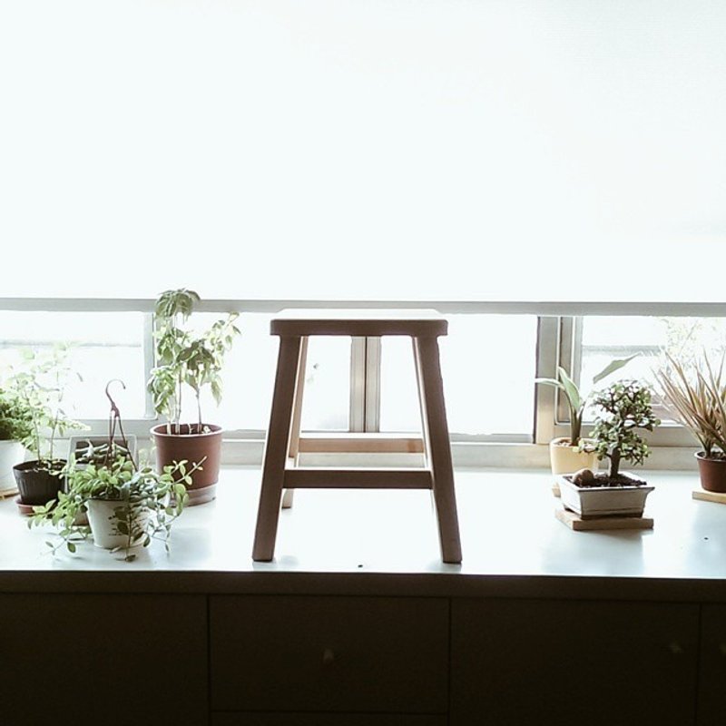 Moment木们-Talkwood-家俱订制，桧木椅 （未上漆）(台湾桧木旧料材质再利用)-卡榫木工工法(高40 x宽29 x长29) - 其他家具 - 木头 白色