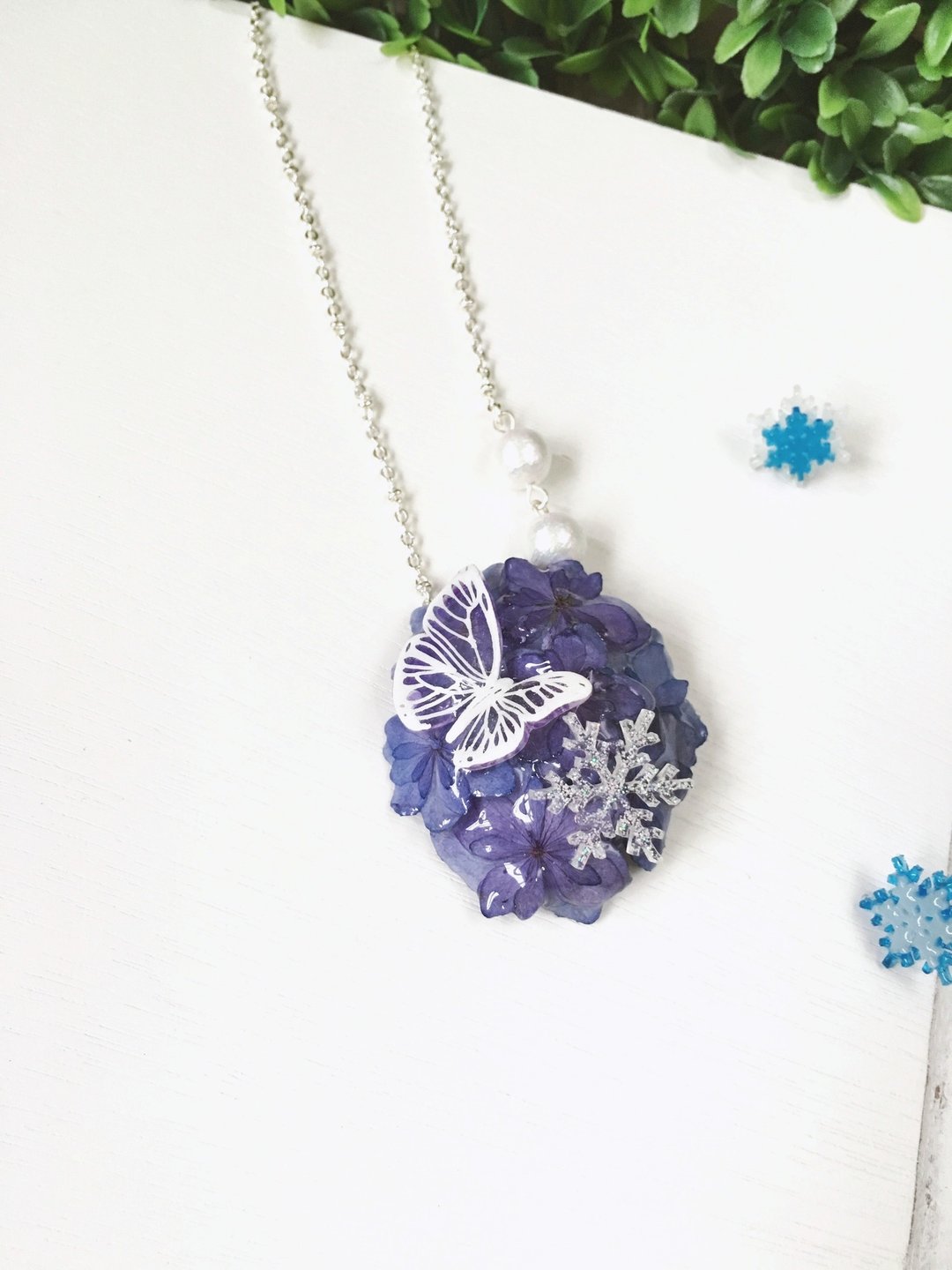 ‘冬日限定’蝶恋花紫色立体绣球花白纹手绘蝴蝶雪花片片颈链 - 颈链 - 植物．花 紫色