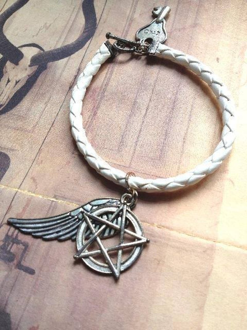 ﹉karbitrary﹉ ▲ 皮革羽毛星星圈手带手环 - 手链/手环 - 真皮 白色