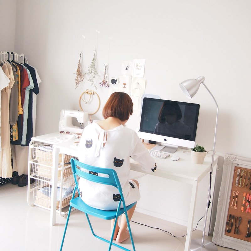 好想变成一只猫 长袖洋装 Long Sleeve Black Cat - 洋装/连衣裙 - 绣线 白色