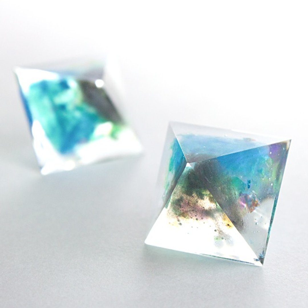 Pyramid earrings (stagnation planet) - 耳环/耳夹 - 其他材质 多色