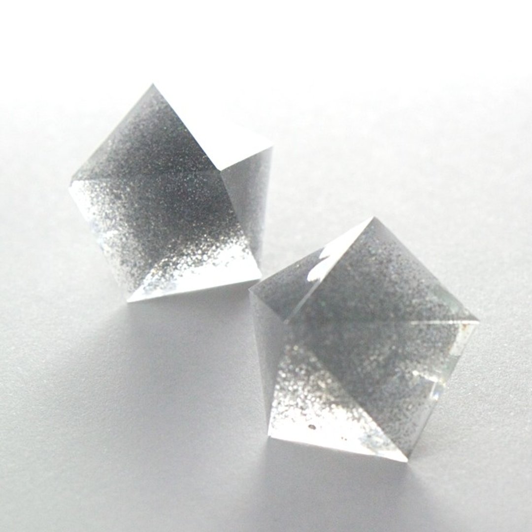 Pentagon earrings (fine lame lot) - 耳环/耳夹 - 其他材质 灰色