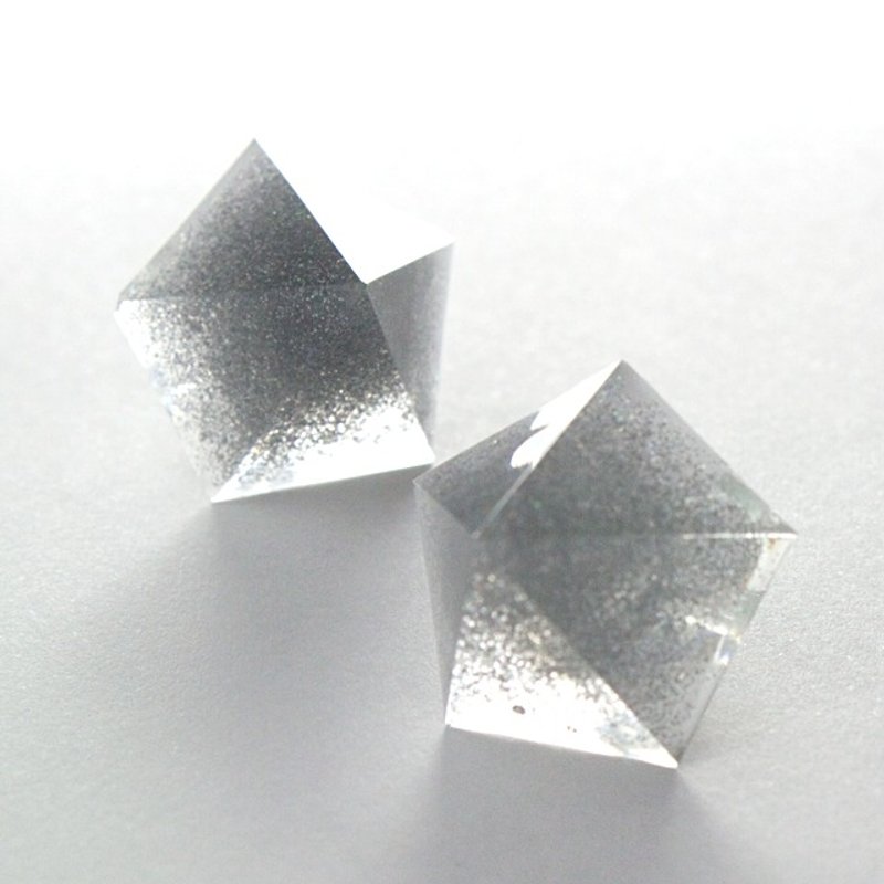 Pentagon earrings (fine lame lot) - 耳环/耳夹 - 其他材质 灰色