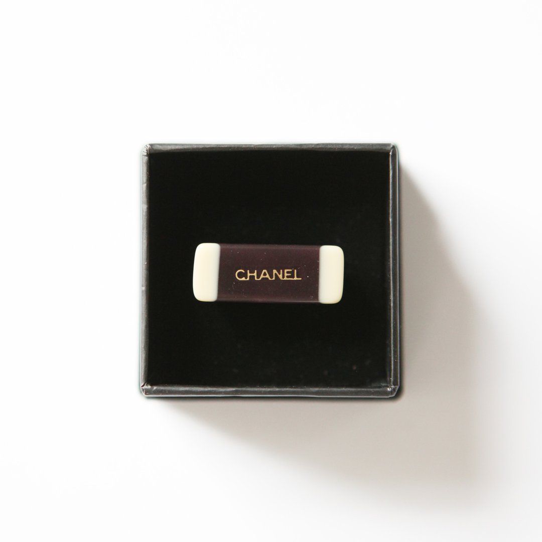 A ROOM MODEL - VINTAGE PC-0007 CHANEL双色戒指 - 耳环/耳夹 - 塑料 紫色