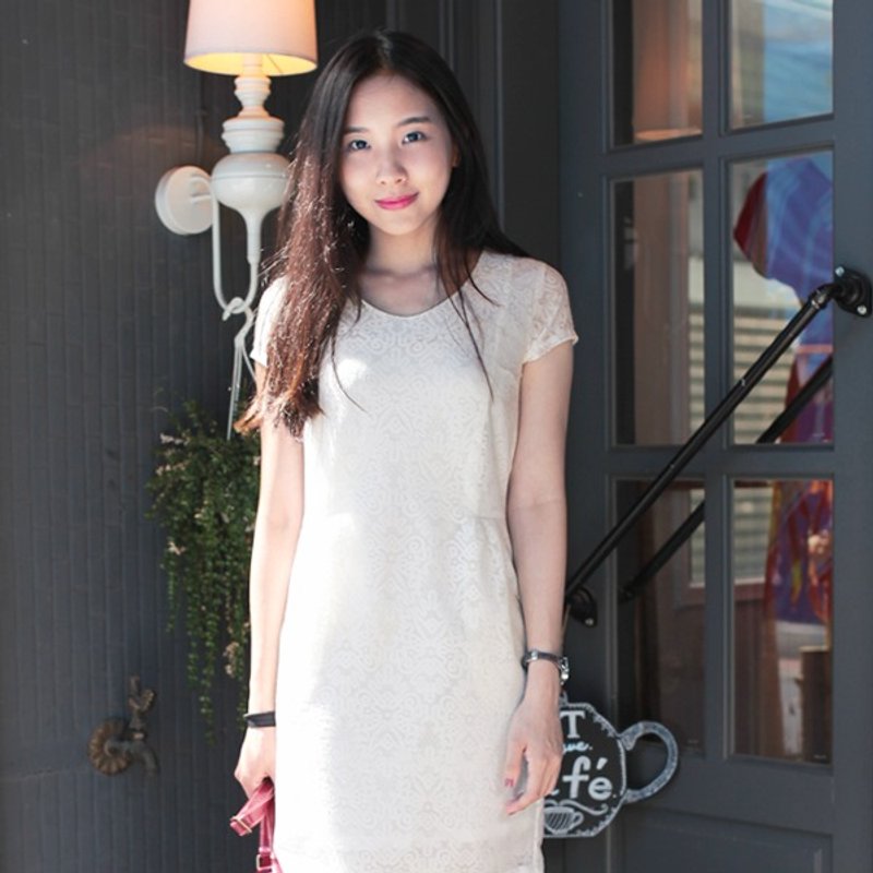 白蕾丝弹性合身洋装 - 洋装/连衣裙 - 其他材质 