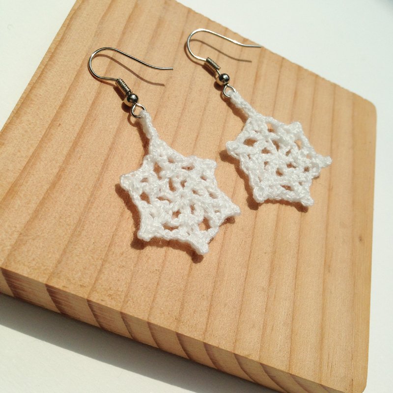 黛德瑞卡的旋风蕾丝耳环(可改夹式) - 耳环/耳夹 - 植物．花 白色