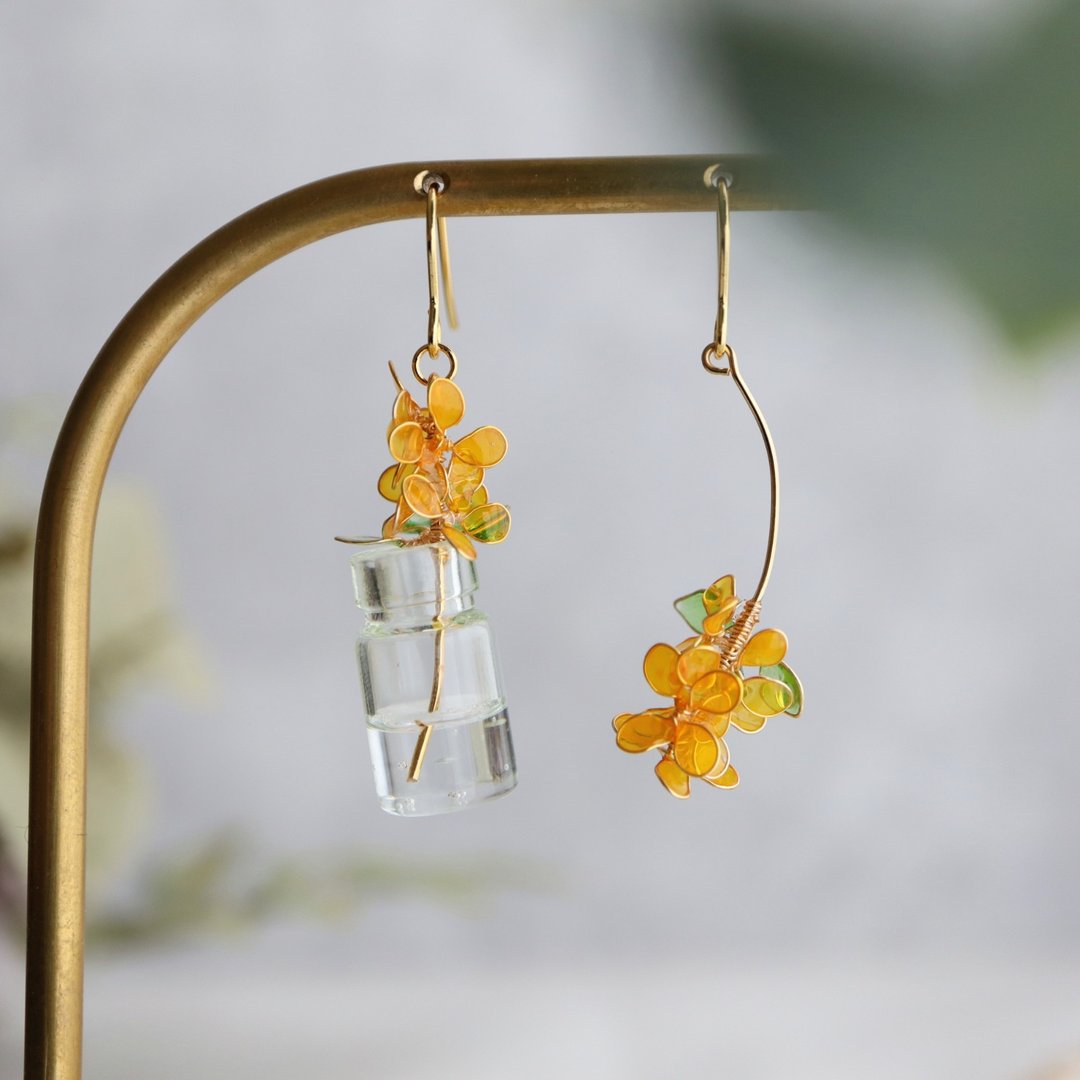One flower vase of fragrant rhinoceros pierced earrings - 耳环/耳夹 - 树脂 橘色