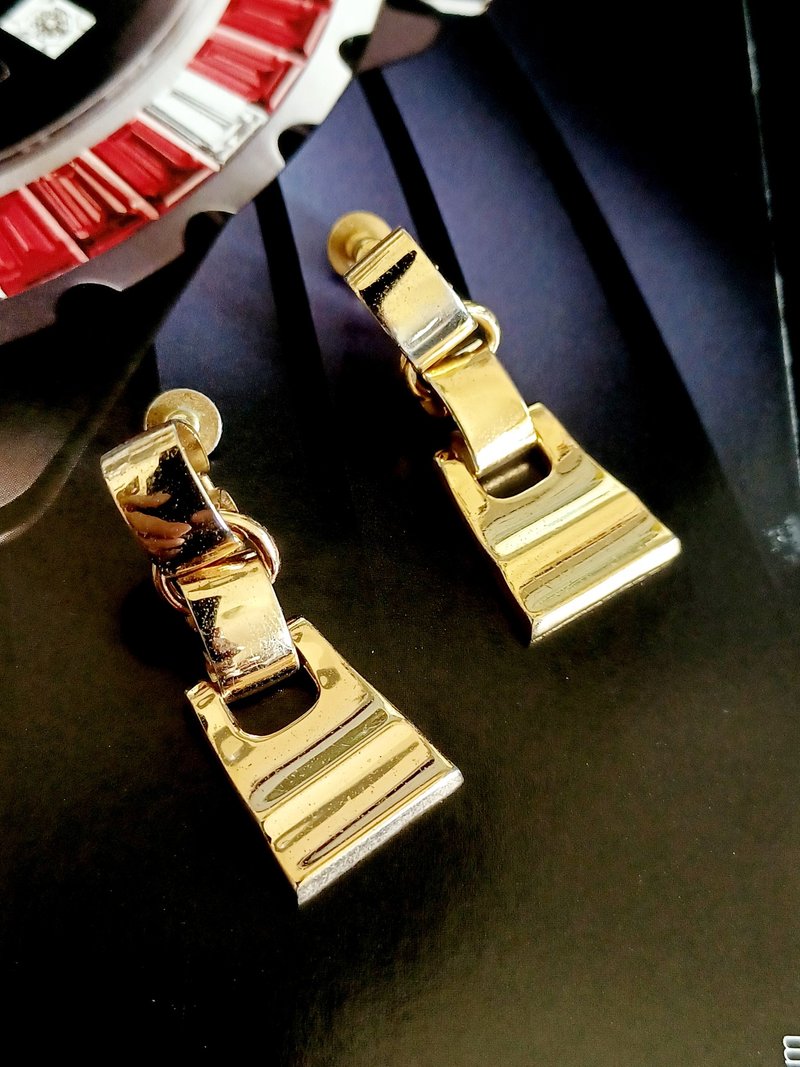 Avintage jewelry 贵气金色几何吊坠 夹式耳环 - 耳环/耳夹 - 其他金属 