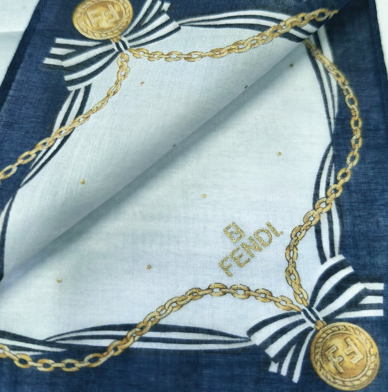 Fendi 古董手帕 深蓝链条与缎带 金色圆点 18 x 18 英寸 - 手帕/方巾 - 棉．麻 卡其色
