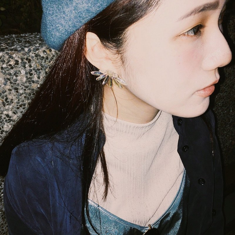 Marygo［美好年代复古立体系列-透明幻彩花朵］耳环 - 耳环/耳夹 - 其他金属 透明