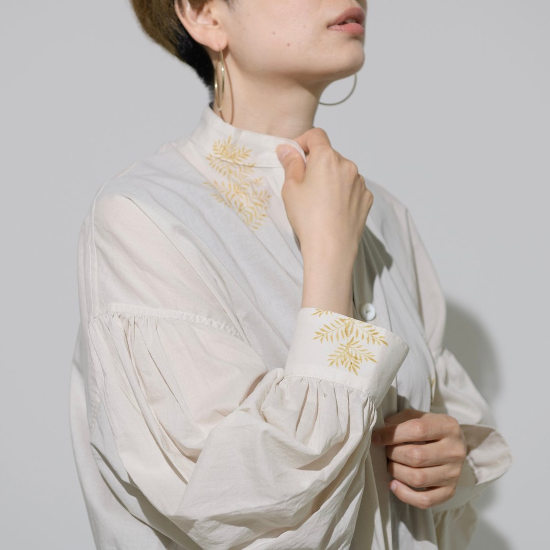 柔和水洗长版罩衫 / 手绘蕨叶 - 女装衬衫 - 棉 卡其色
