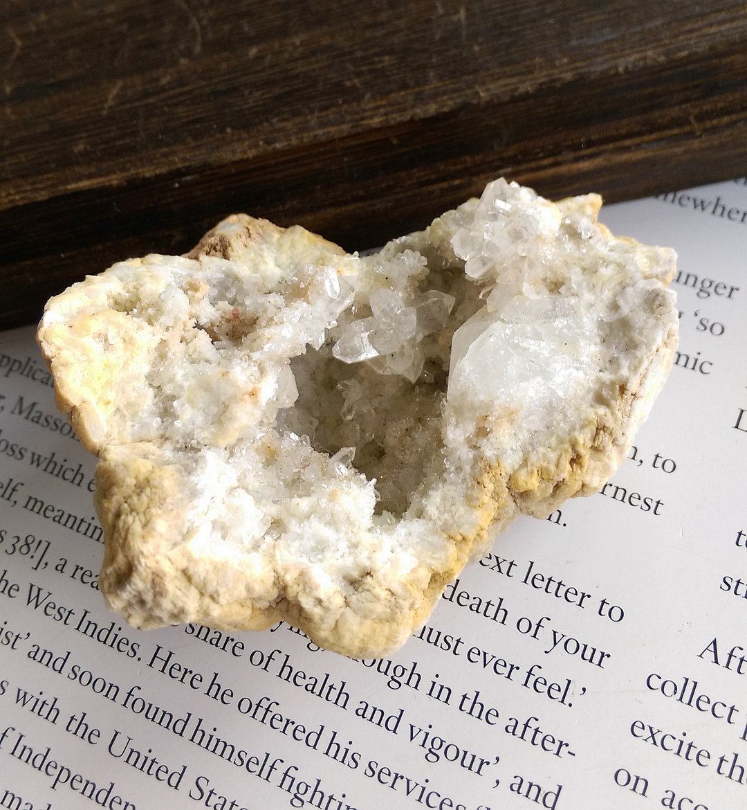 Crystal 云贵川产地 白水晶小晶洞 原皮 闪灵晶洞 天然矿石 原矿 - 摆饰 - 其他材质 
