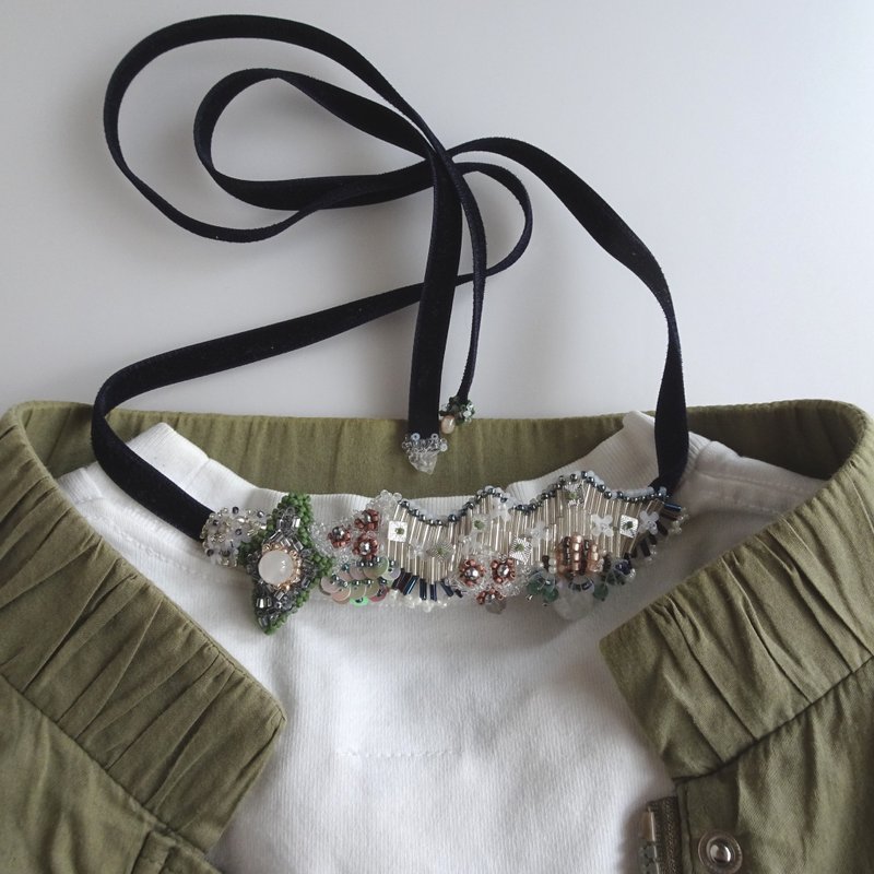 雪原 // 立体刺绣绒面革缎带项链 - 项链 - 半宝石 绿色