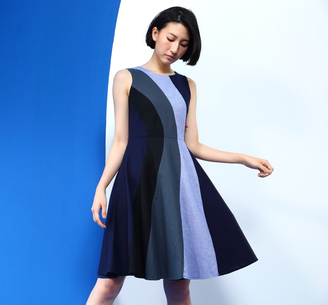 【断码出清 最 后 一 件】胶原蛋白拼接合身佯装 - 洋装/连衣裙 - 其他材质 蓝色