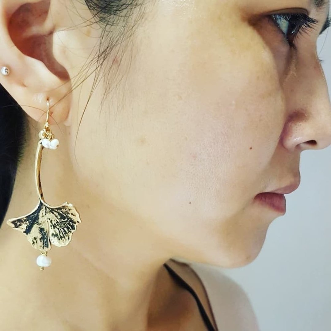 独家_古铜色大银杏不对称小颗天然珍珠垂式耳环_免费修 - 耳环/耳夹 - 珍珠 白色