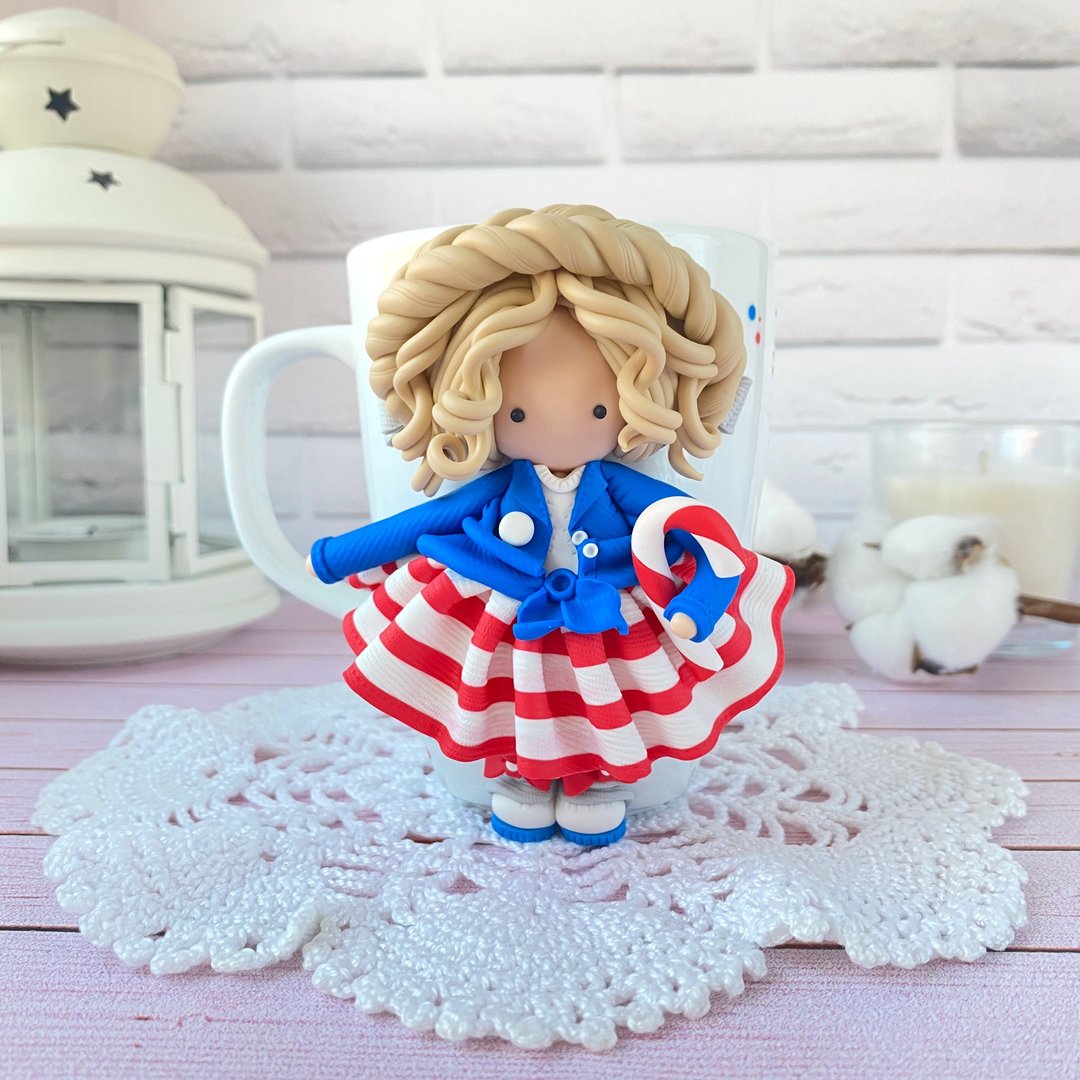 Personalized custom coffee mug, Polymer clay doll on tea cup, Birthday girl gift - 花瓶/陶器 - 瓷 蓝色