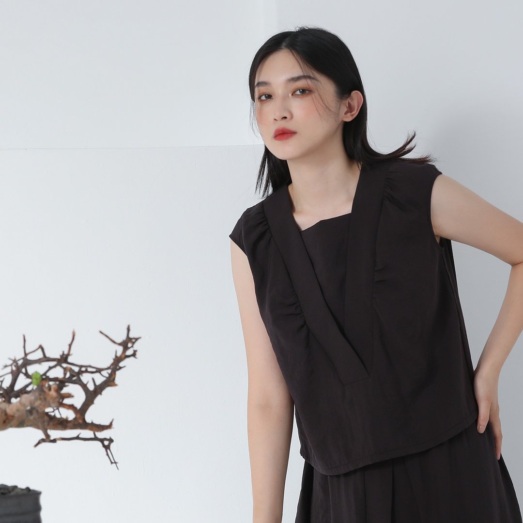 Chenyu_沈鱼大V领背心_22SF012_黑 - 女装背心 - 聚酯纤维 黑色