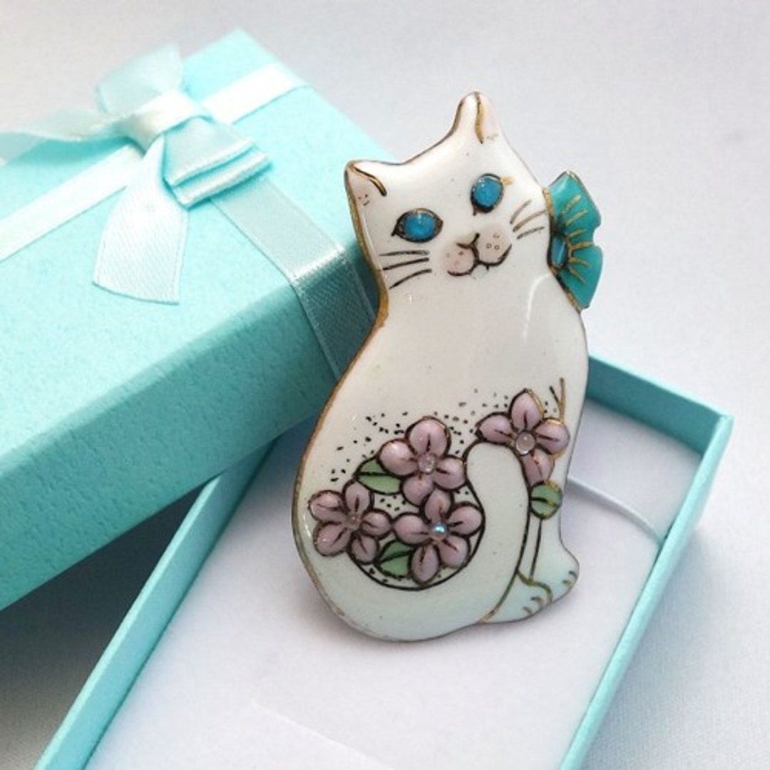 猫咪 - 花与白猫 2019 七宝烧胸针 - 胸针 - 其他金属 白色