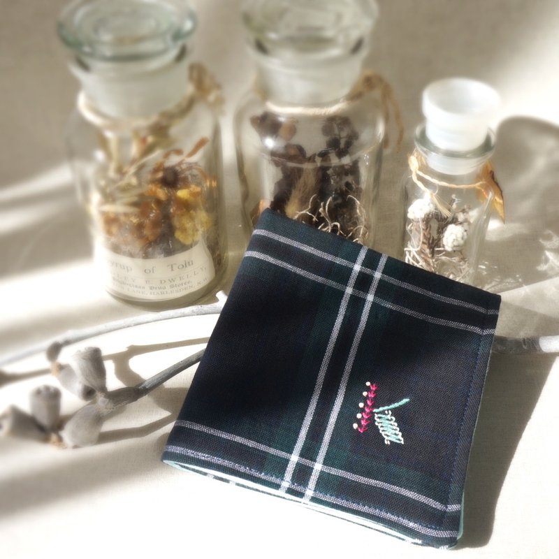 Hand embroidered quadruple gauze handkerchief  initial A〜Z black watch2 - 手帕/方巾 - 棉．麻 黑色