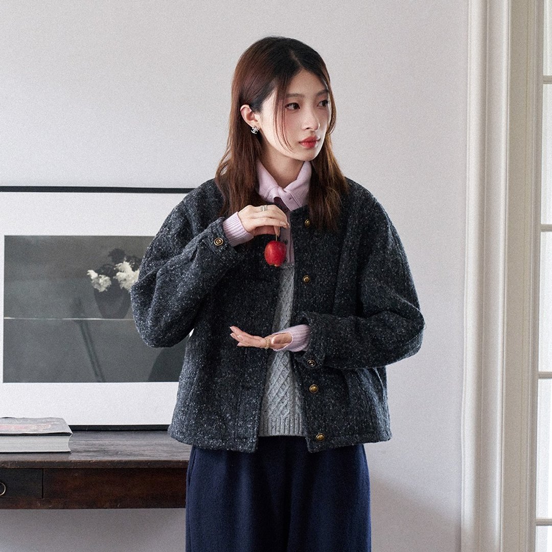 圆领金属扣毛短外套|外套|两色|秋款|Sora-1647 - 女装休闲/机能外套 - 羊毛 多色