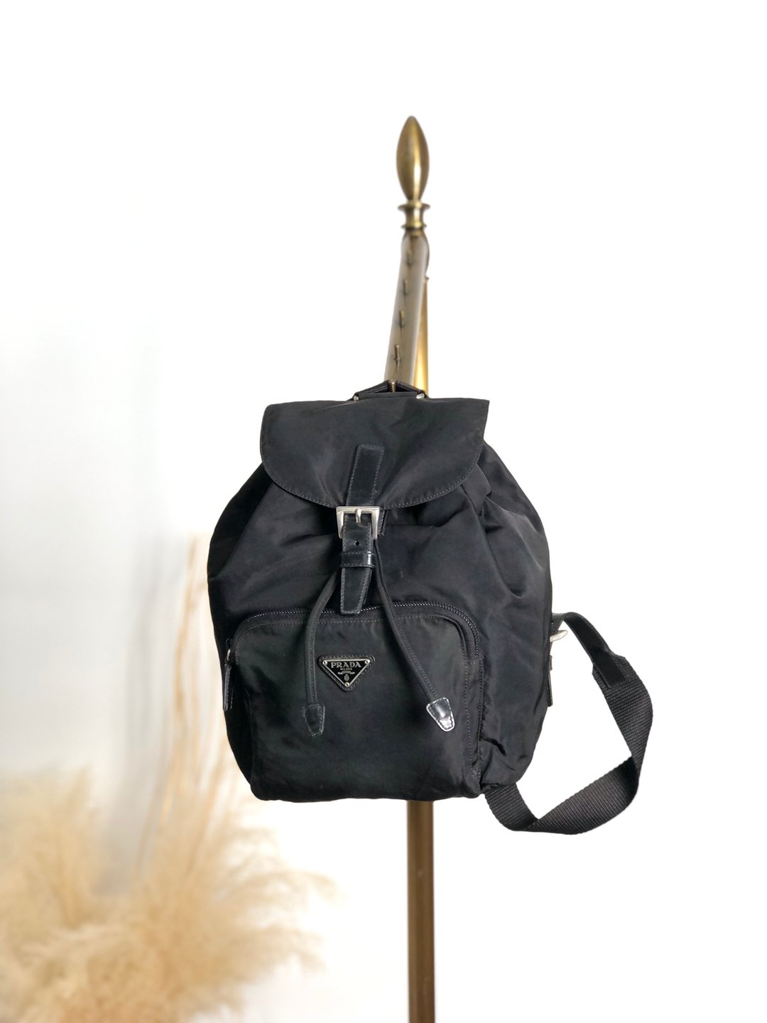 【 日本直送 名牌中古包 】PRADA 普拉达 后背包 黑色 三角标志 尼龙 前口袋 双肩包 vintage nnyiv2 - 后背包/双肩包 - 尼龙 黑色