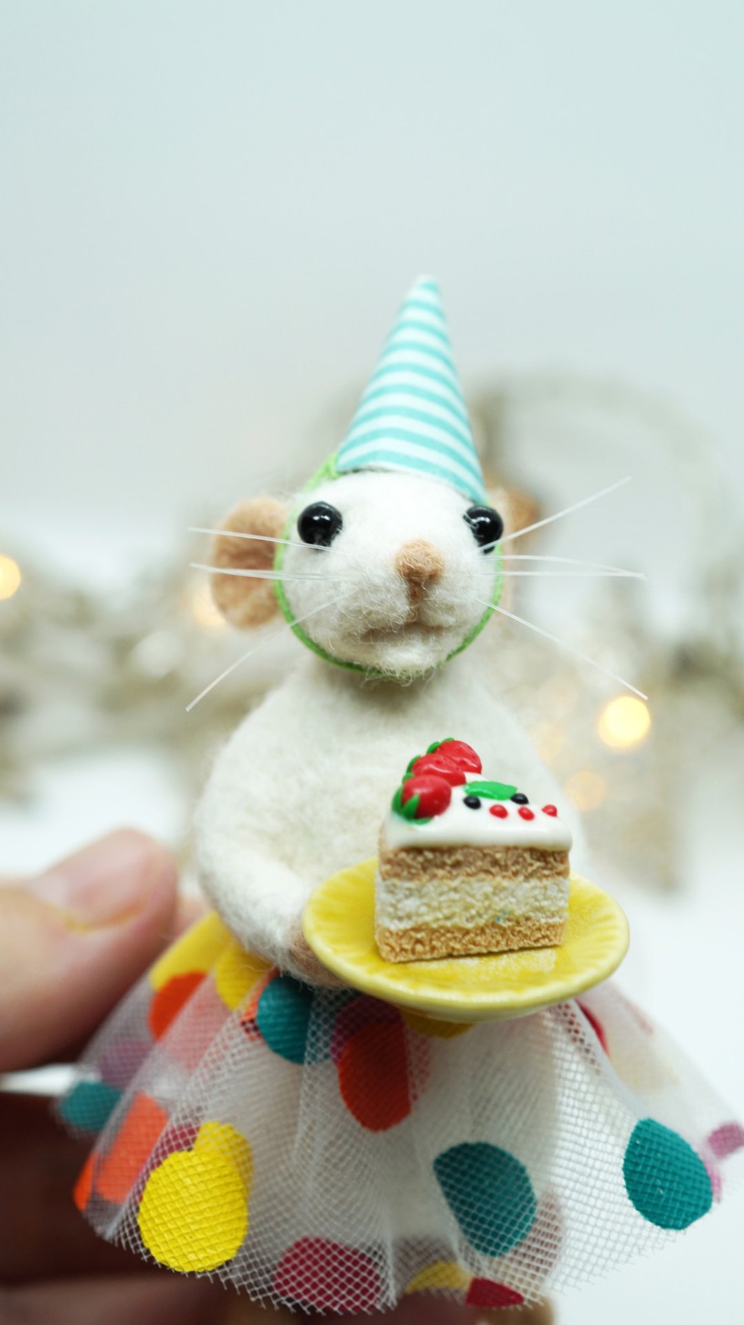 Happy Birthday mouse, needle felted white mouse - 摆饰 - 羊毛 