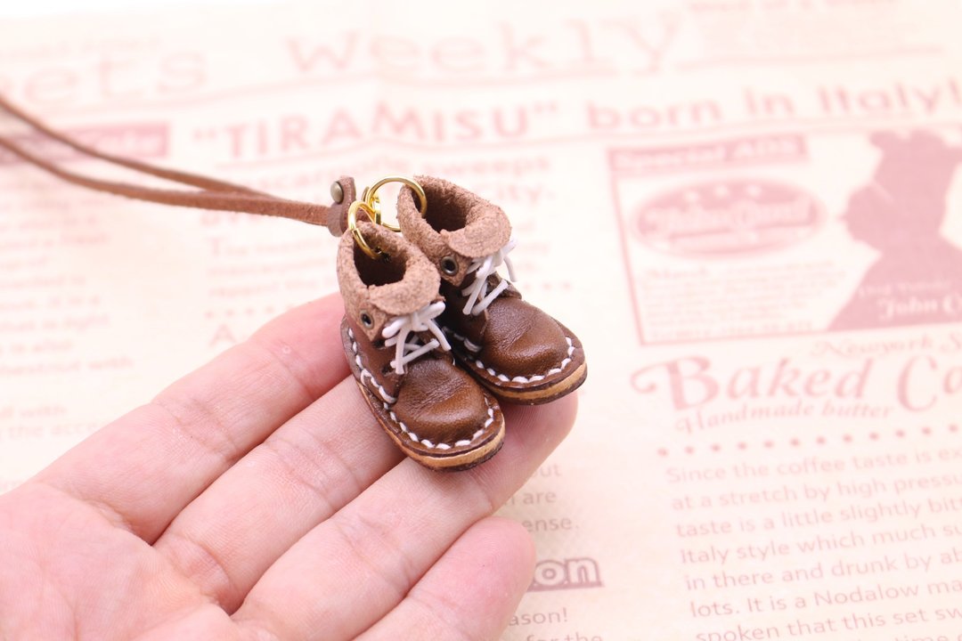 Mini lace-up boots necklace * Cocoa - 项链 - 真皮 咖啡色