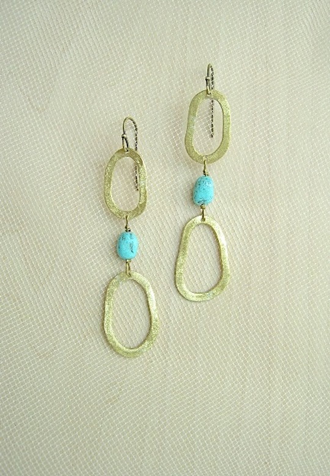Earrings oval Stone - 耳环/耳夹 - 其他金属 金色