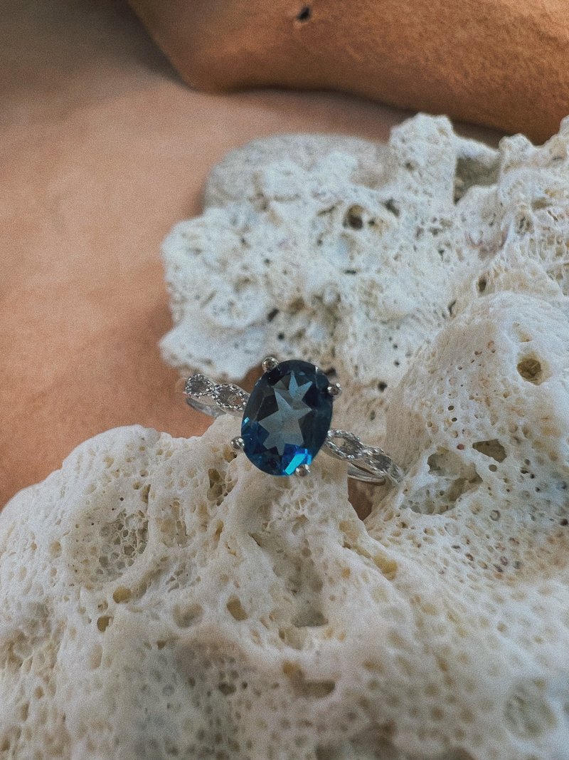 【编织蓝海】—伦敦蓝拓帕石 - 戒指 - 宝石 银色