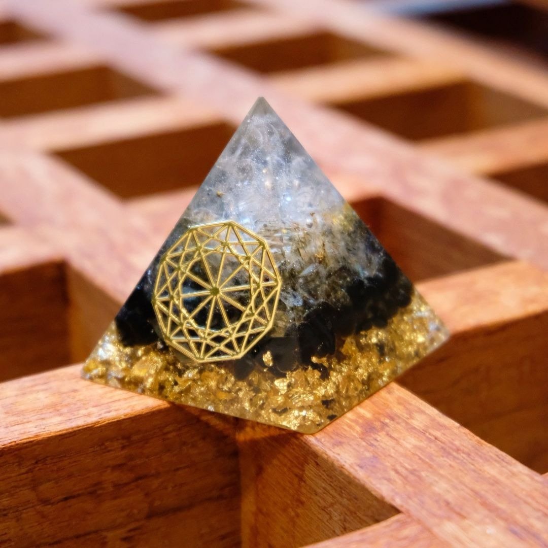 【白水晶+绿碧玺+金曜石】奥根能量塔Orgonite (6cm/5cm) - 摆饰 - 水晶 