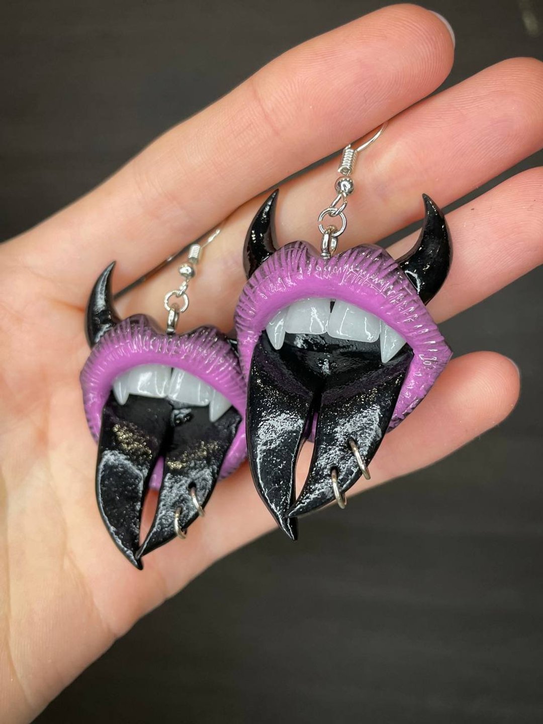 Earrings. Demonic pink lips earrings with horns. - 耳环/耳夹 - 粘土 