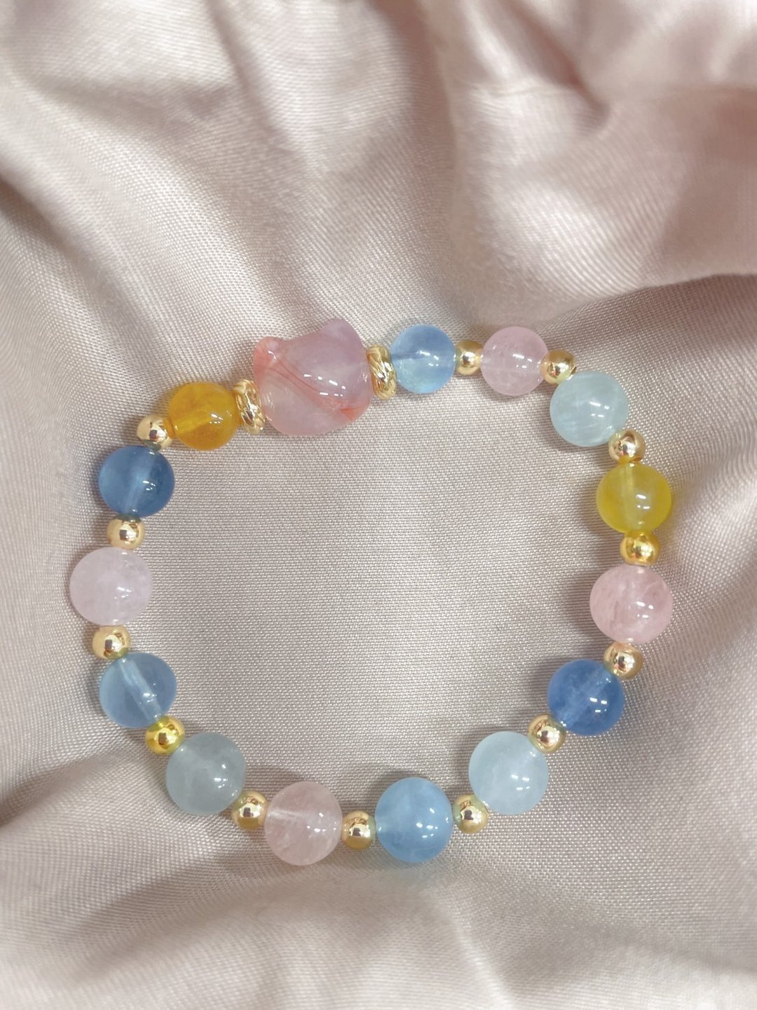 艾利儿手作//天然水晶珠珠弹性手链 缤纷摩根石+猫咪造型玛瑙 - 手链/手环 - 其他金属 
