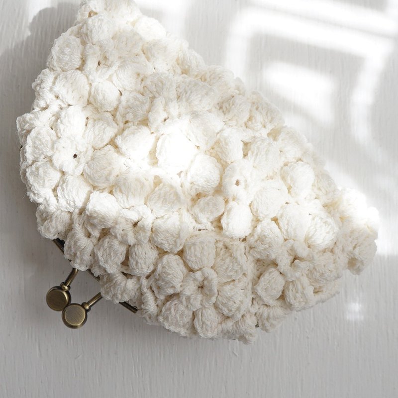 Ba-ba handmade Poppy puff knitting pouch  No.C1464 - 化妆包/杂物包 - 其他材质 白色