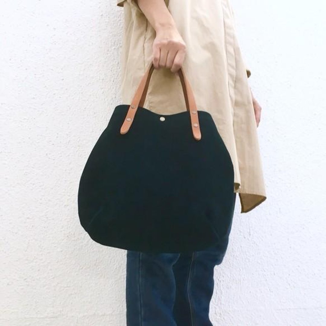 Round type tote bag of cow suede and extremely thick oil nude S-size 【Navy】 - 手提包/手提袋 - 真皮 蓝色