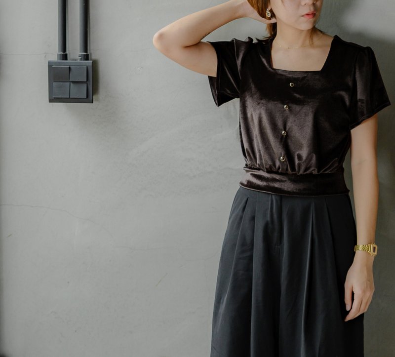 质感方领绒面短上衣  //   深可可 - 女装上衣 - 聚酯纤维 咖啡色