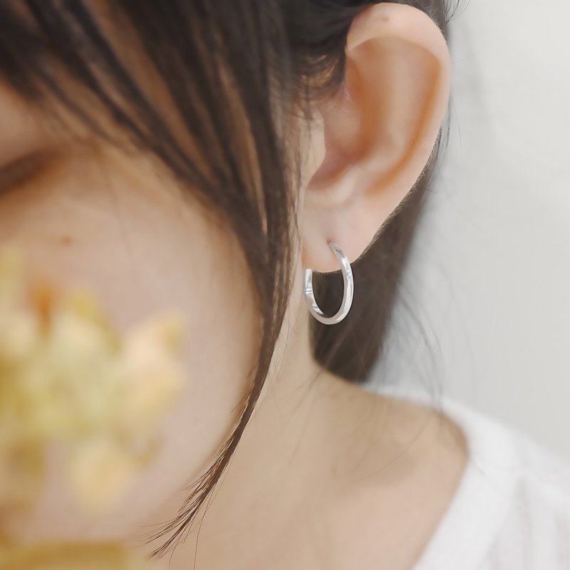 【刻字】简约圈式耳环 | 925纯银 手作饰品 情人礼物 生日礼物 - 耳环/耳夹 - 纯银 银色