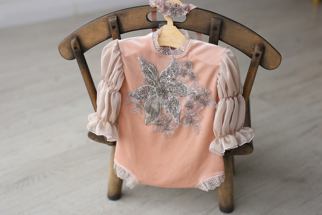 适合新生女孩的粉红色连身衣和头带：女孩的完美服装 - 婴儿饰品 - 其他金属 粉红色