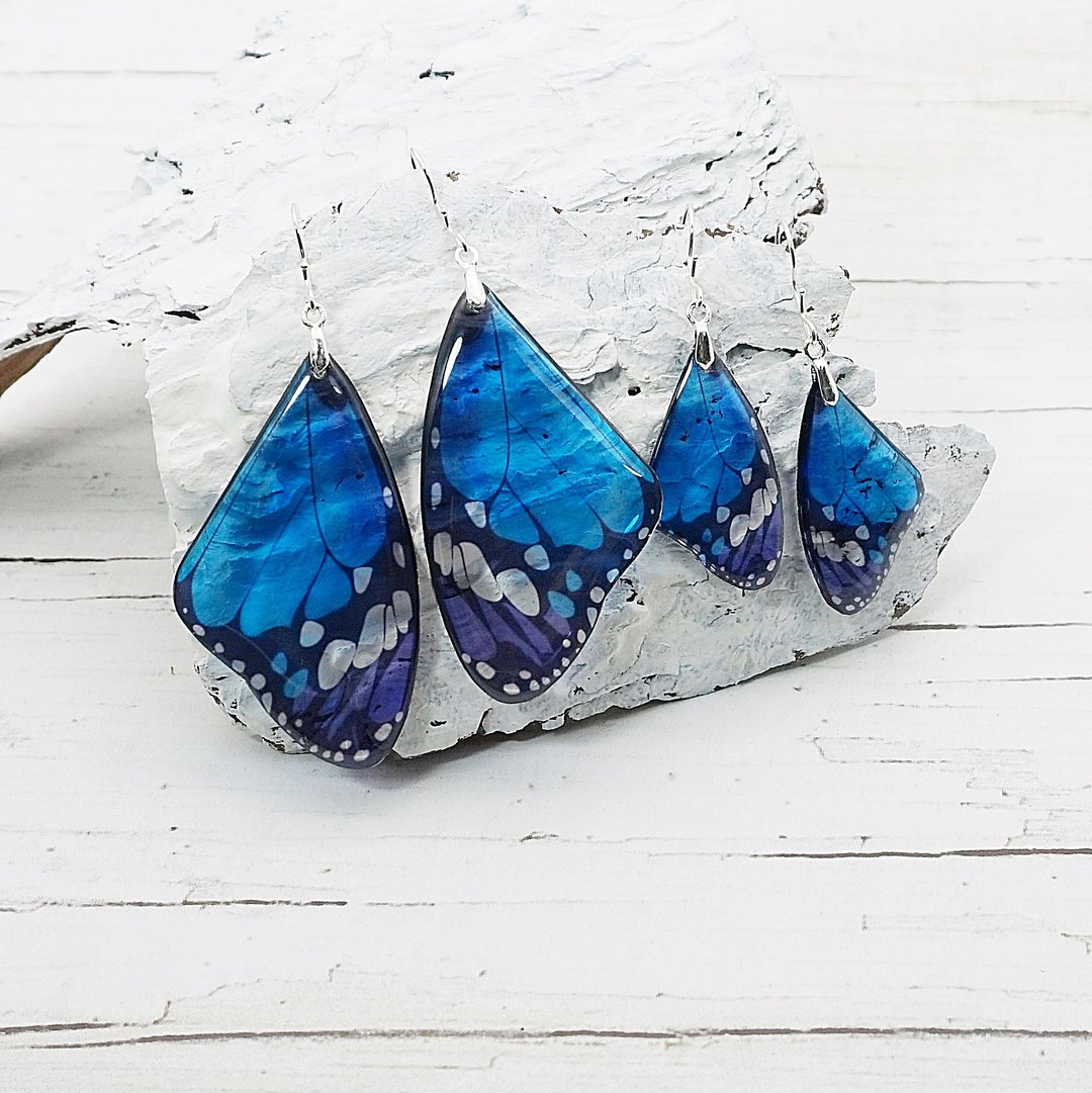 Blue butterfly earrings + Aesthetic hanging wings + Cute handmade drop dangles - 耳环/耳夹 - 树脂 蓝色