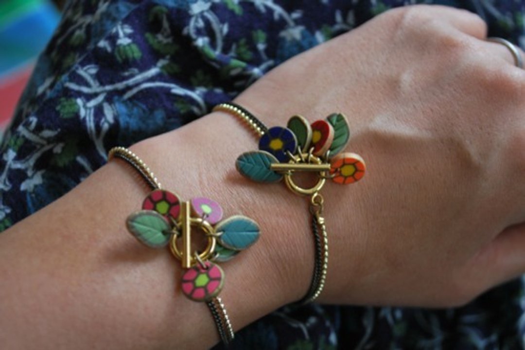 Flower bracelet in 2 colors - 手链/手环 - 粘土 粉红色