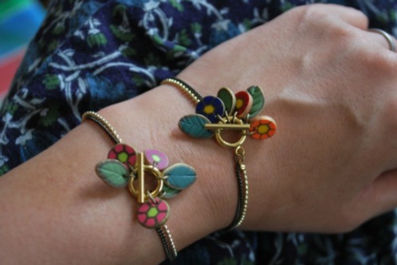 お花ブレスレット　2色展開 - 手链/手环 - 粘土 粉红色