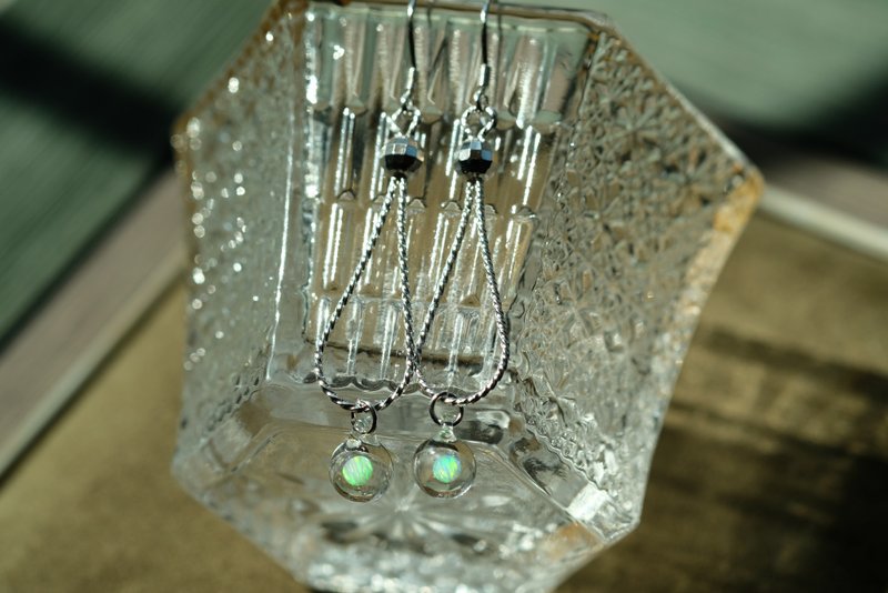 The Floating Planet (earrings) - 耳环/耳夹 - 玻璃 金色