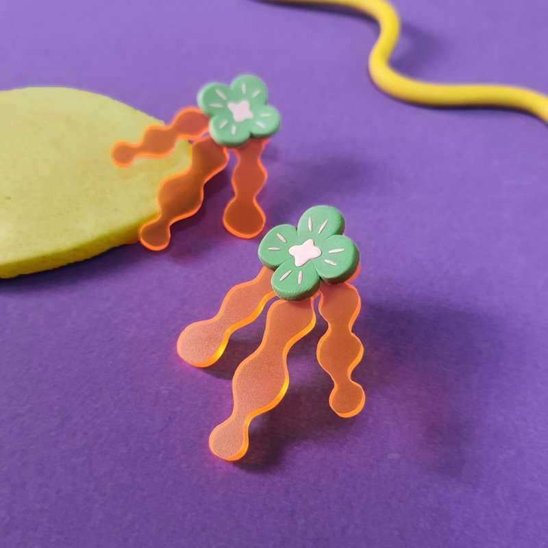 吃花女子系列 耳环 - 半透明 压克力 贴耳 绿色花朵 耳针 耳夹 - 耳环/耳夹 - 粘土 多色