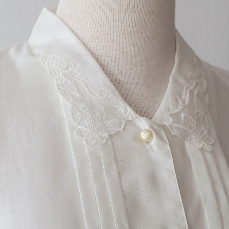 早秋日本制复古花朵刺绣领短袖米白色古着衬衫 - 女装衬衫 - 聚酯纤维 白色
