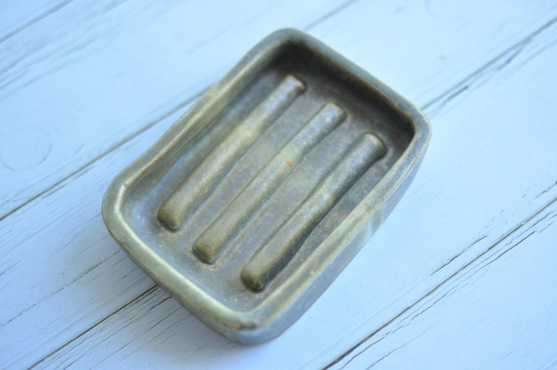 Heyu Soap ・手捏陶皂盘・陶土制・无孔设计・手工生活器皿 - 卫浴用品 - 陶 卡其色